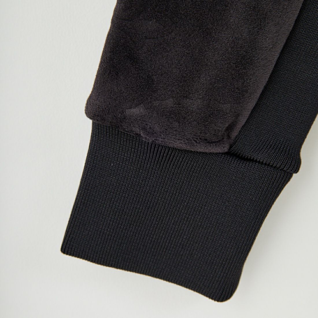 1PIU1UGUALE3 RELAX [ウノ ピゥ ウノ ウグァーレ トレ] ペイズリーベロアジップパーカー [USO-25098] SN90 BLACK