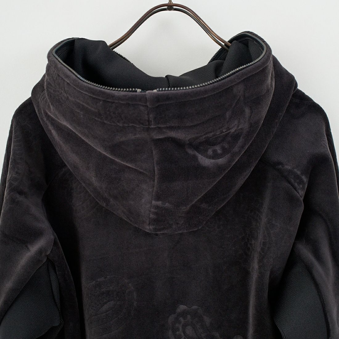 1PIU1UGUALE3 RELAX [ウノ ピゥ ウノ ウグァーレ トレ] ペイズリーベロアジップパーカー [USO-25098] SN90 BLACK