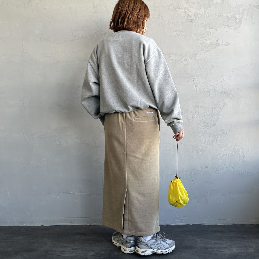 THOUSAND MILE [サウザンド マイル] ニットフリース フロントジップスカート [TM252KF00202] 23 SAND BE &&モデル身長：158cm 着用サイズ：F&&