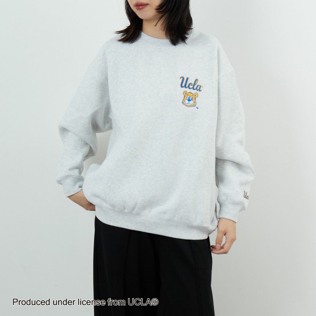 UCLA [ユーシーエルエー] サガラ刺繍ロゴ クルーネックスウェット [254AN2TR180] WHT &&モデル身長：162cm 着用サイズ：F&&