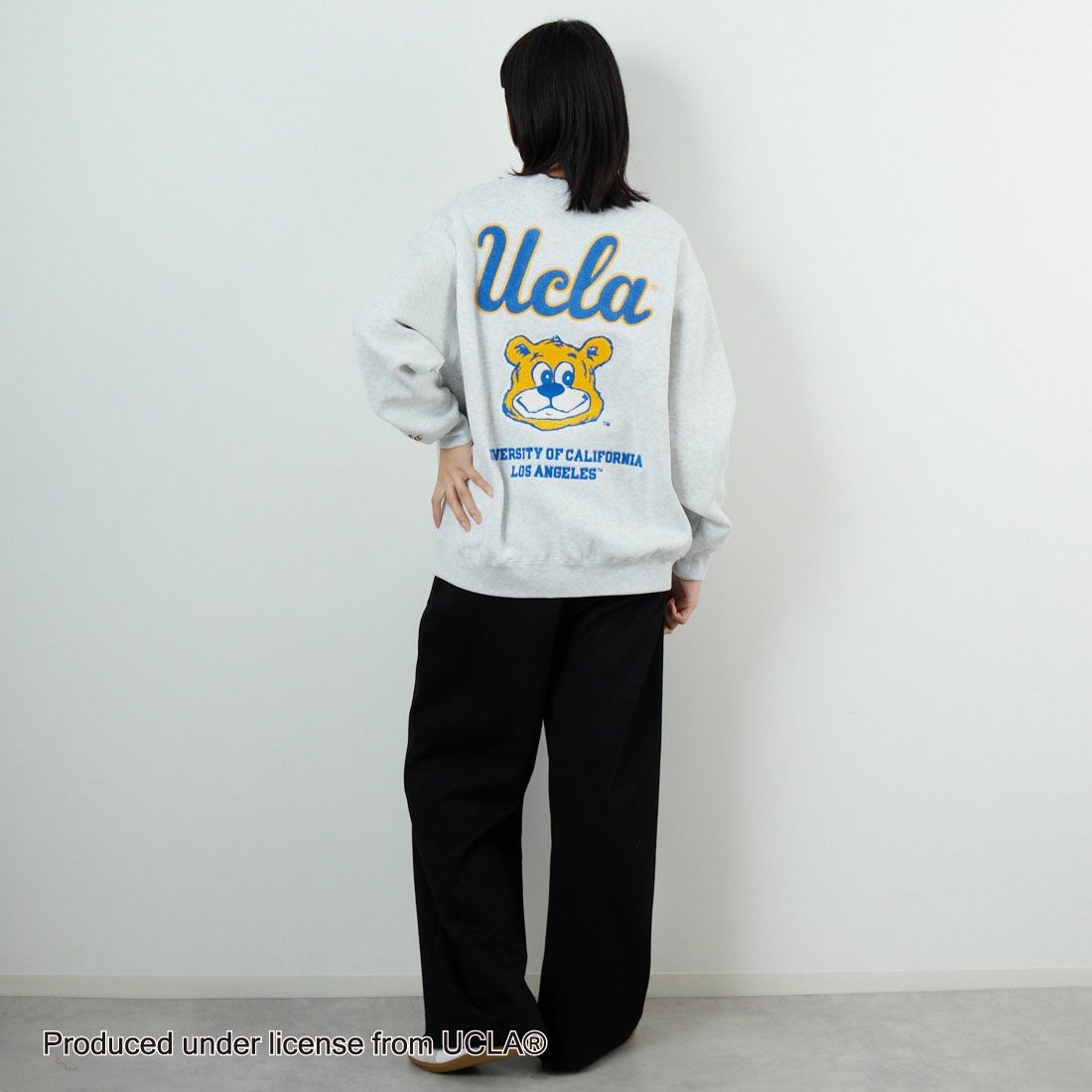 UCLA [ユーシーエルエー] サガラ刺繍ロゴ クルーネックスウェット [254AN2TR180] WHT &&モデル身長：162cm 着用サイズ：F&&