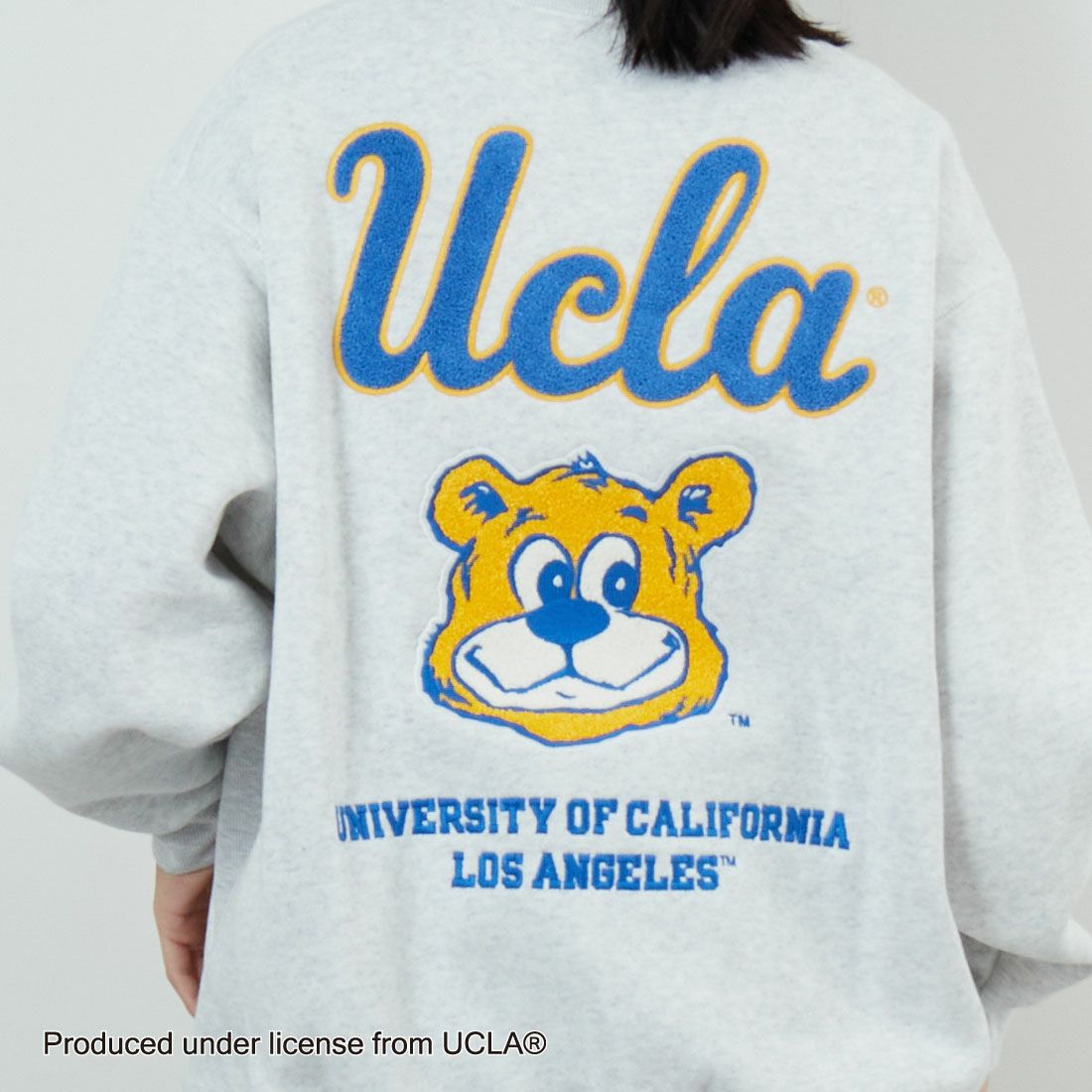 UCLA [ユーシーエルエー] サガラ刺繍ロゴ クルーネックスウェット [254AN2TR180] WHT &&モデル身長：162cm 着用サイズ：F&&