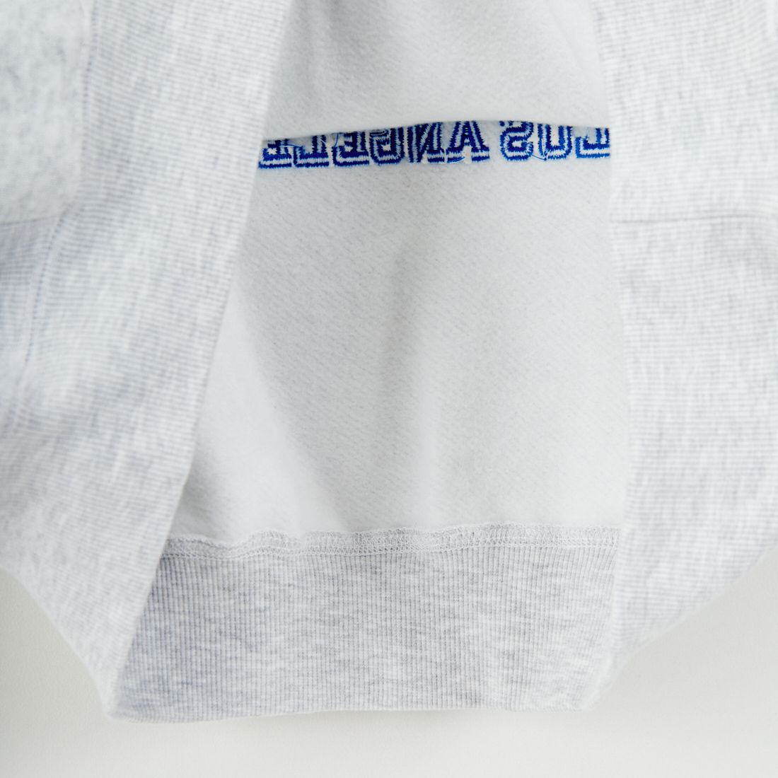 UCLA [ユーシーエルエー] サガラ刺繍ロゴ クルーネックスウェット [254AN2TR180] WHT