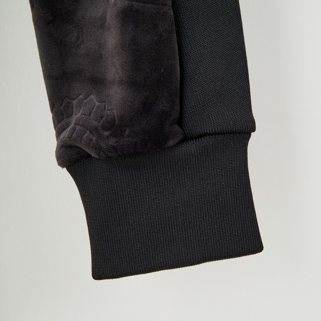 1PIU1UGUALE3 RELAX [ウノ ピゥ ウノ ウグァーレ トレ] ペイズリーベロアジョガーパンツ [USB-25098] SN90 BLACK