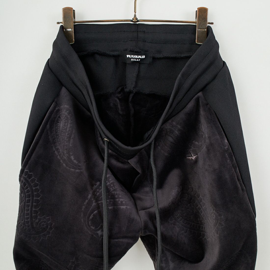 1PIU1UGUALE3 RELAX [ウノ ピゥ ウノ ウグァーレ トレ] ペイズリーベロアジョガーパンツ [USB-25098] SN90 BLACK