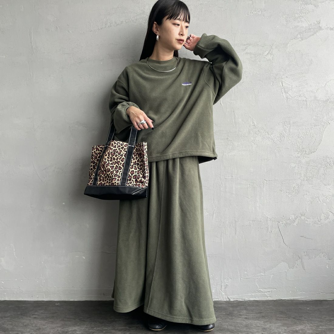 THOUSAND MILE [サウザンド マイル] クルーネックロングスリーブTシャツ&スカートセット [TM252FL00432] 67 OLIVE &&モデル身長：150cm 着用サイズ：F&&