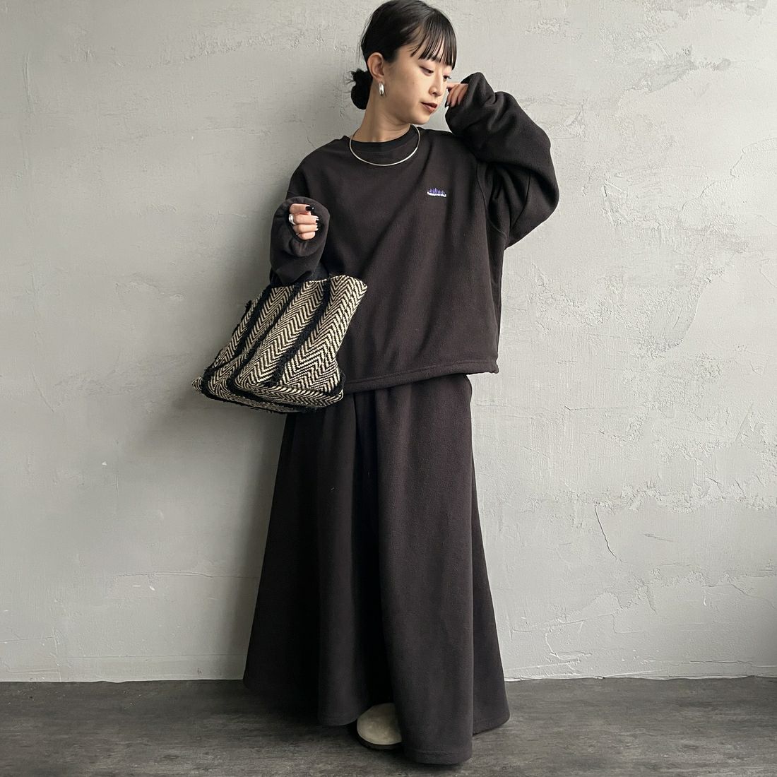 THOUSAND MILE [サウザンド マイル] クルーネックロングスリーブTシャツ&スカートセット [TM252FL00432] 09 BLACK &&モデル身長：150cm 着用サイズ：F&&