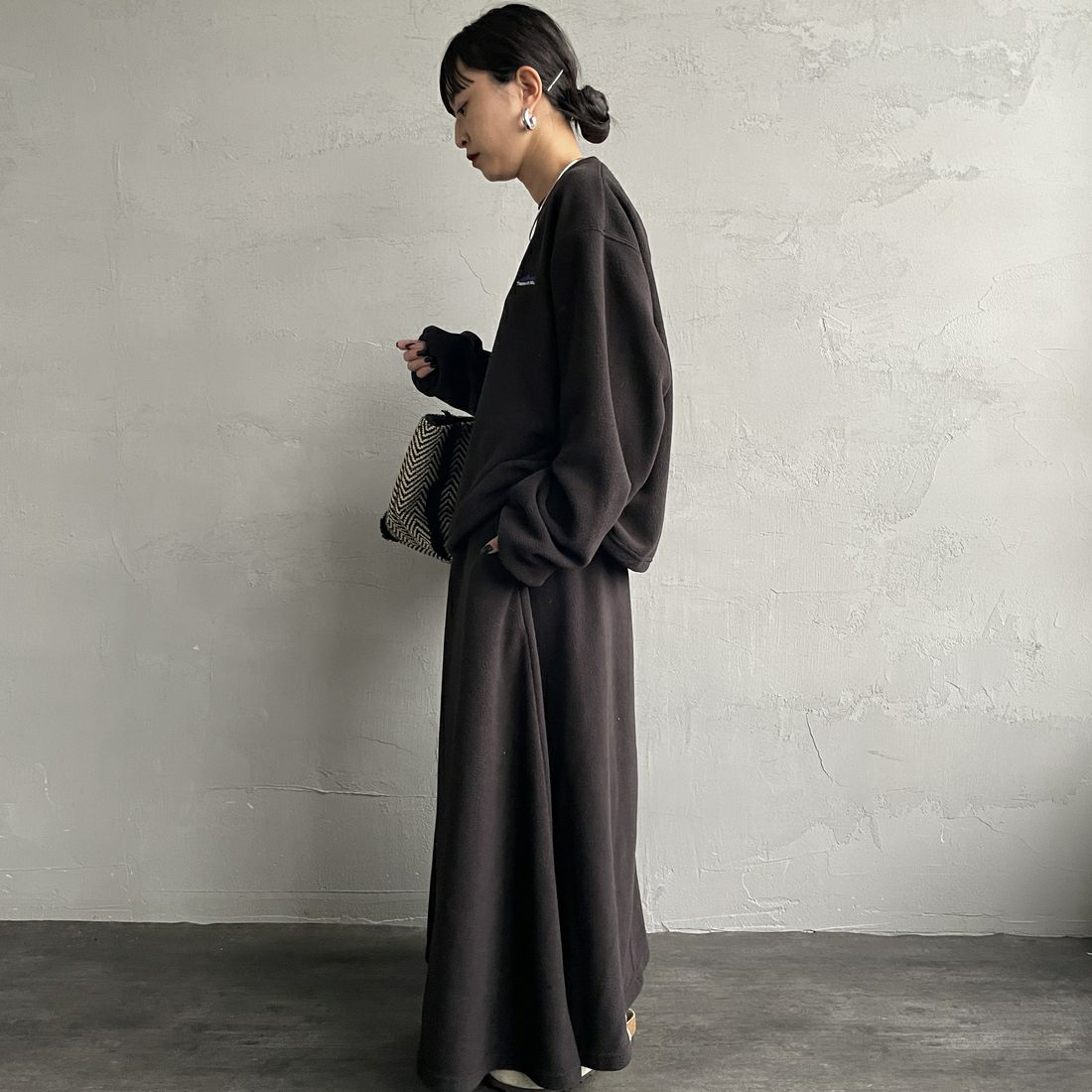 THOUSAND MILE [サウザンド マイル] クルーネックロングスリーブTシャツ&スカートセット [TM252FL00432] 09 BLACK &&モデル身長：150cm 着用サイズ：F&&