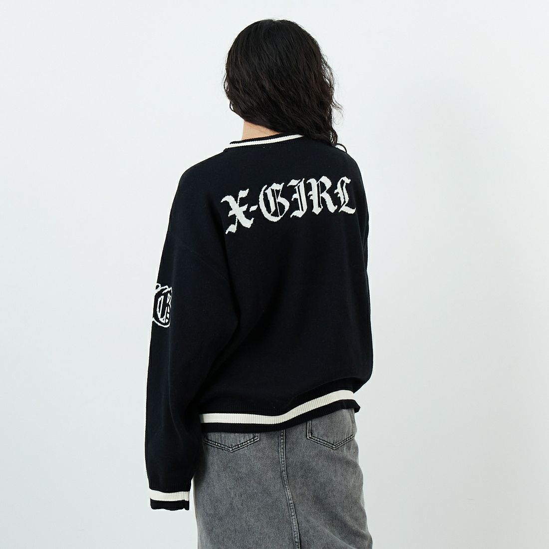 X-girl [エックスガール] ナンバリングジャガードニット [105254015005] BLACK &&モデル身長：162cm 着用サイズ：ONE SIZE&&