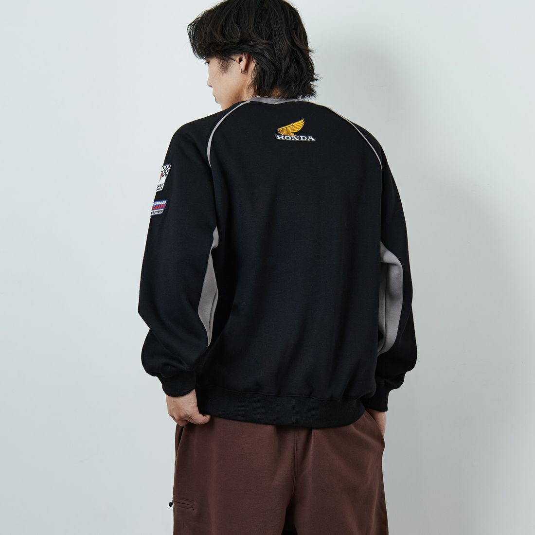 HONDA × JEANSFACTORY [ホンダ × ジーンズファクトリー] レーシングスウェット [JFC-254-088] BLACK &&モデル身長：179cm 着用サイズ：L&&