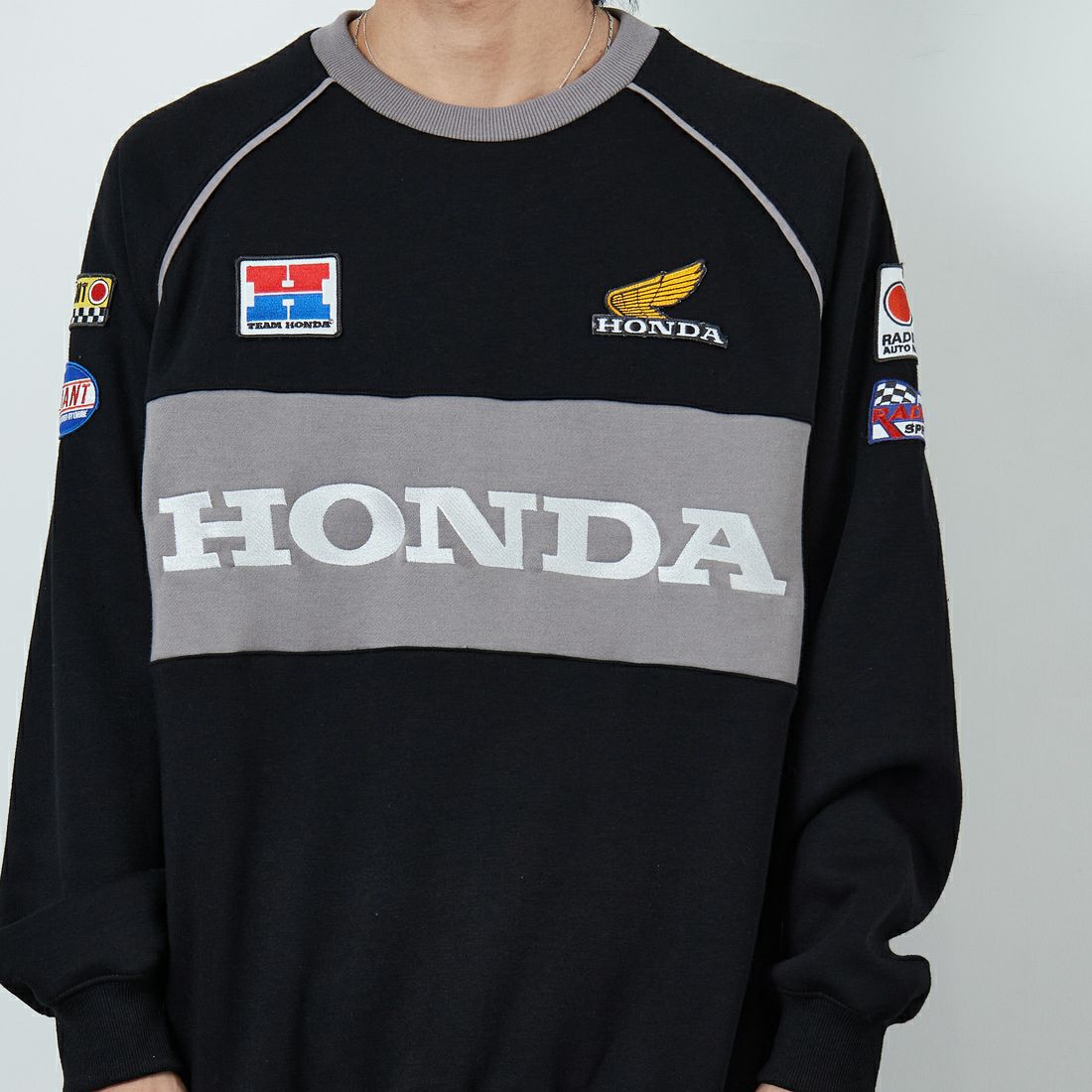 HONDA × JEANSFACTORY [ホンダ × ジーンズファクトリー] レーシングスウェット [JFC-254-088] BLACK &&モデル身長：179cm 着用サイズ：L&&