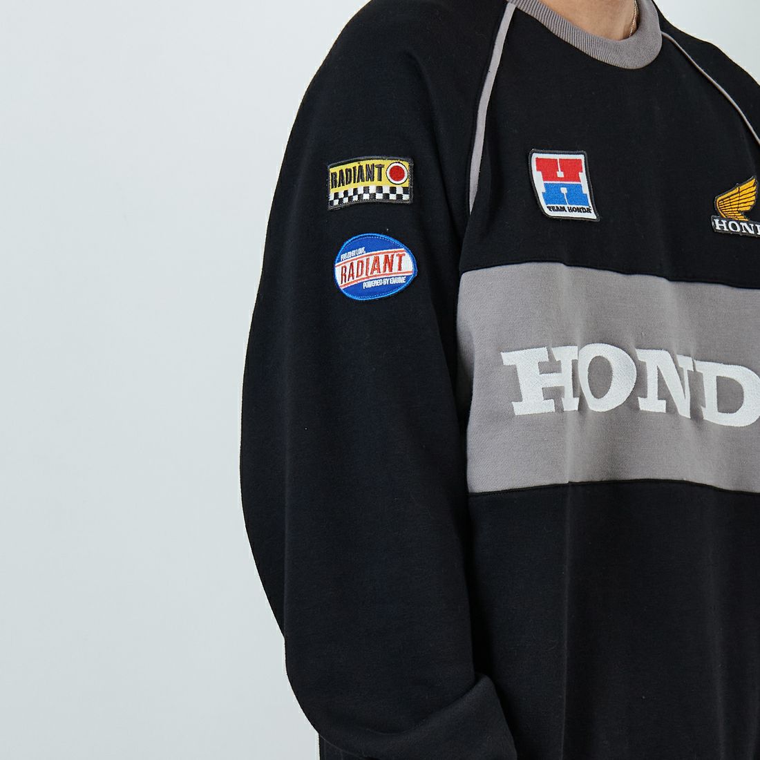 HONDA × JEANSFACTORY [ホンダ × ジーンズファクトリー] レーシングスウェット [JFC-254-088] BLACK &&モデル身長：179cm 着用サイズ：L&&