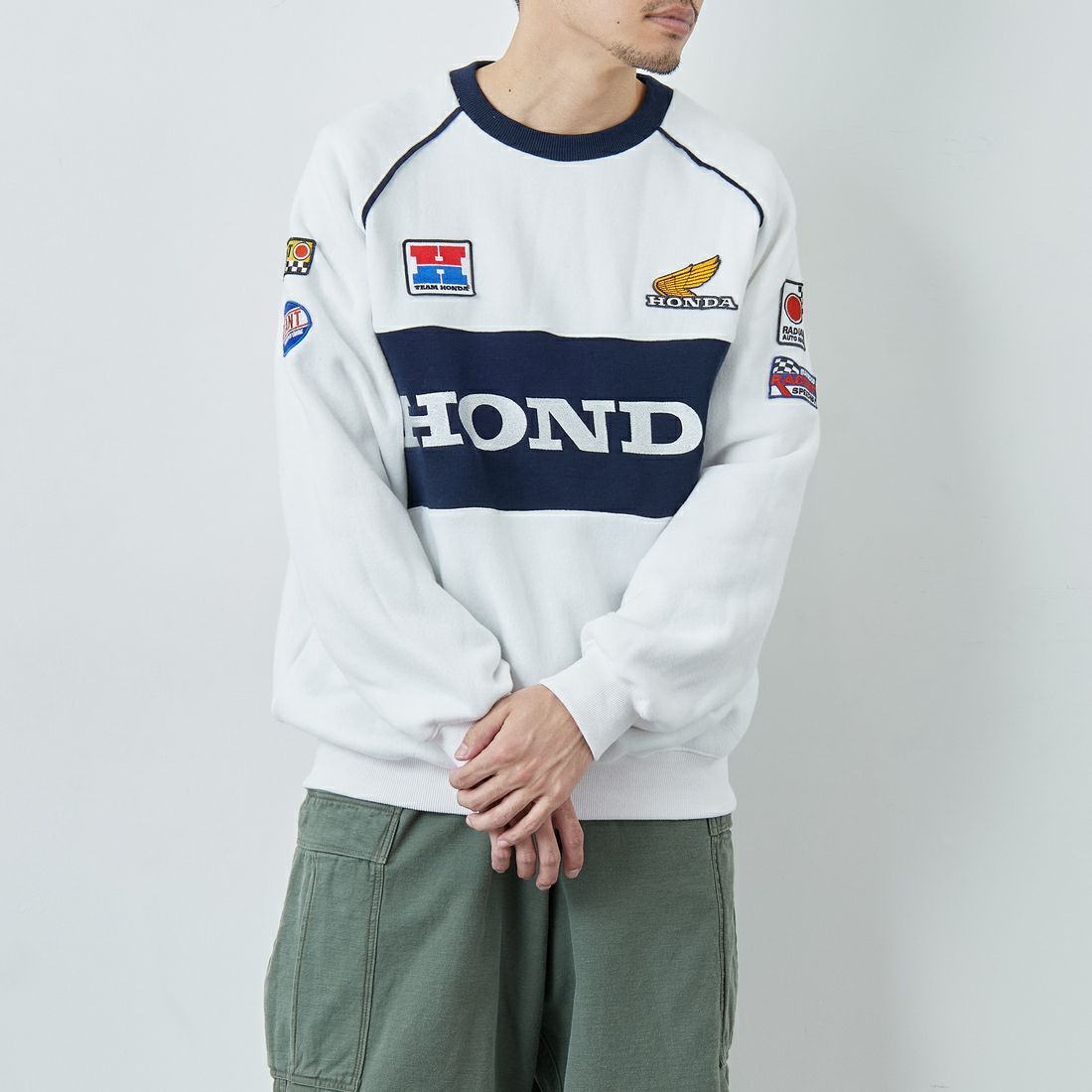 HONDA × JEANSFACTORY [ホンダ × ジーンズファクトリー] レーシングスウェット [JFC-254-088] WHITE &&モデル身長：168cm 着用サイズ：M&&