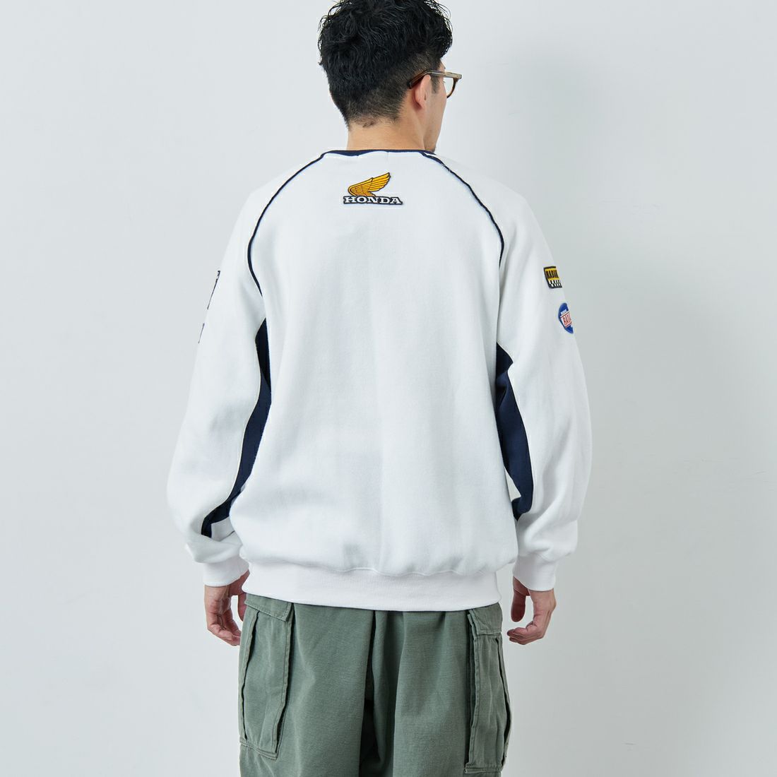 HONDA × JEANSFACTORY [ホンダ × ジーンズファクトリー] レーシングスウェット [JFC-254-088] WHITE &&モデル身長：168cm 着用サイズ：M&&