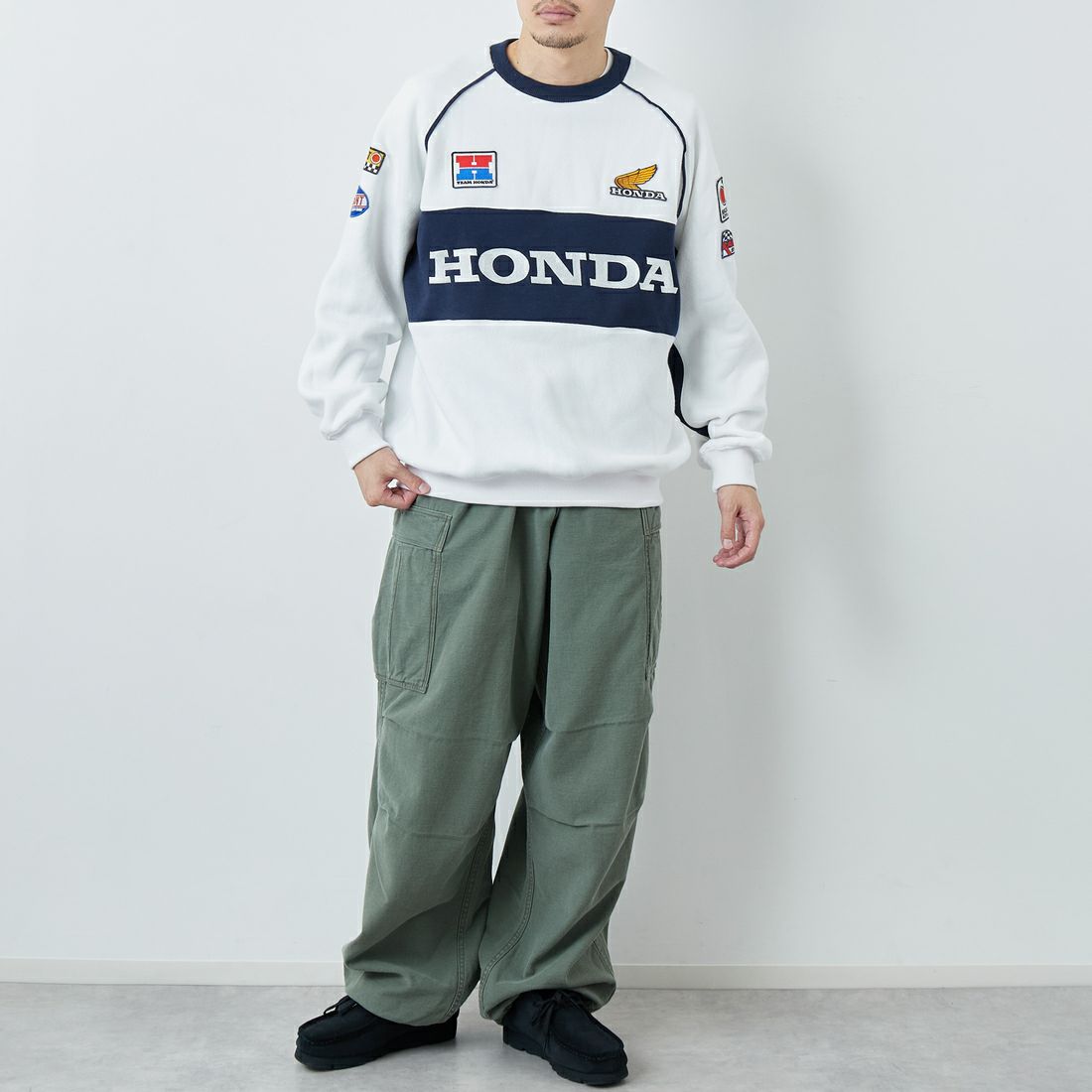 HONDA × JEANSFACTORY [ホンダ × ジーンズファクトリー] レーシングスウェット [JFC-254-088] WHITE &&モデル身長：168cm 着用サイズ：M&&