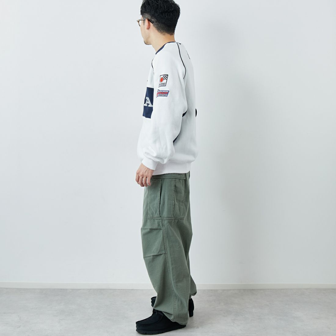 HONDA × JEANSFACTORY [ホンダ × ジーンズファクトリー] レーシングスウェット [JFC-254-088] WHITE &&モデル身長：168cm 着用サイズ：M&&