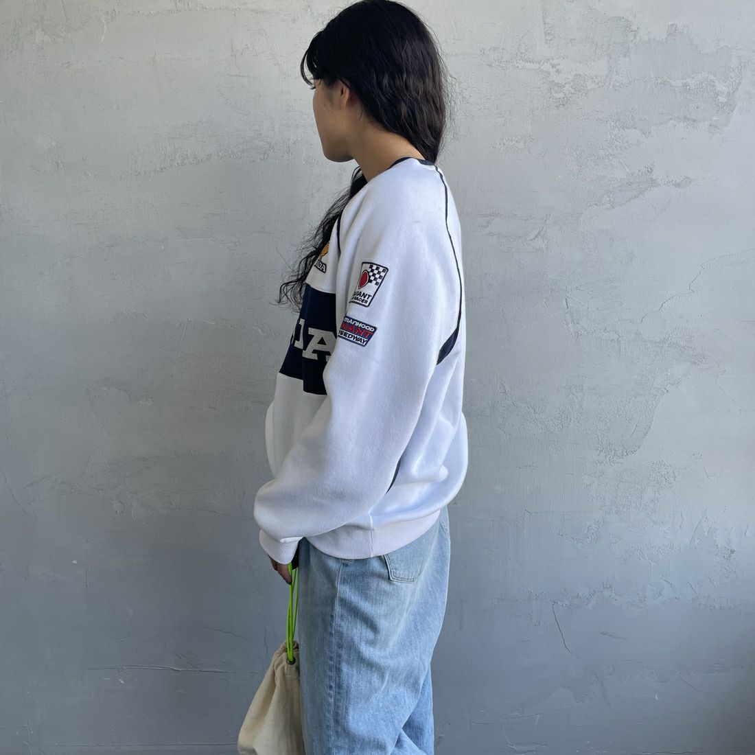 HONDA × JEANSFACTORY [ホンダ × ジーンズファクトリー] レーシングスウェット [JFC-254-088] WHITE &&モデル身長：162cm 着用サイズ：S&&