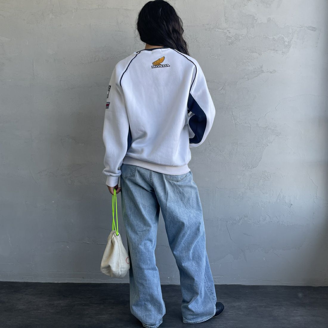 HONDA × JEANSFACTORY [ホンダ × ジーンズファクトリー] レーシングスウェット [JFC-254-088] WHITE &&モデル身長：162cm 着用サイズ：S&&