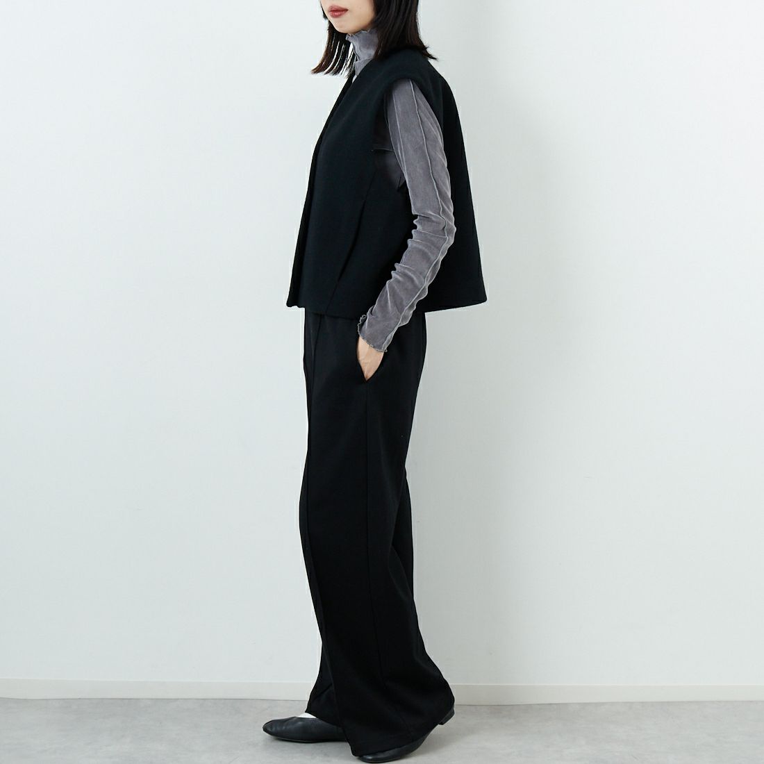 STELLA CIFFON [ステラシフォン] ビーバーショートベスト [ST4-25101A] 80 BLACK &&モデル身長：162cm 着用サイズ：36&&