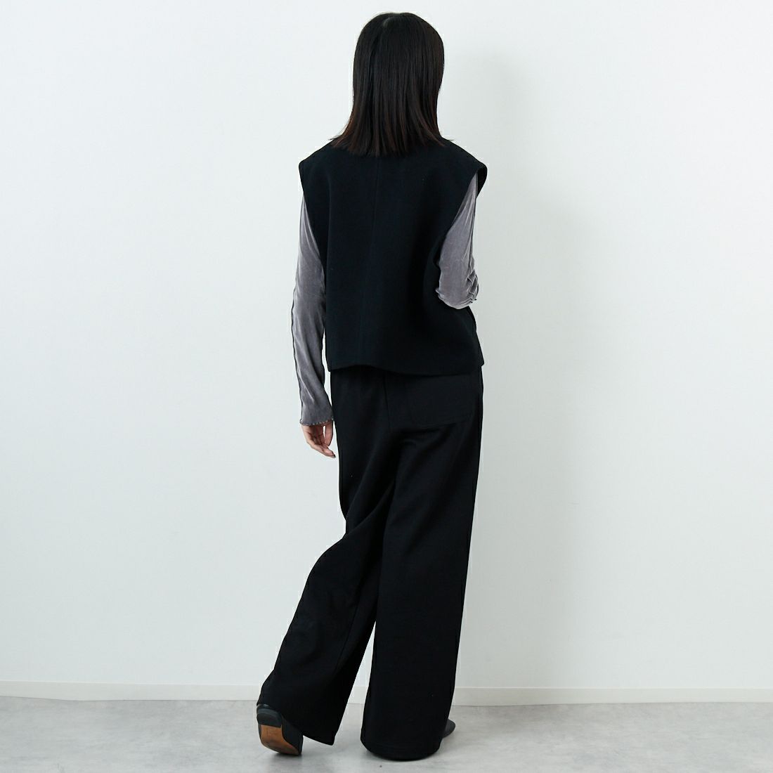 STELLA CIFFON [ステラシフォン] ビーバーショートベスト [ST4-25101A] 80 BLACK &&モデル身長：162cm 着用サイズ：36&&