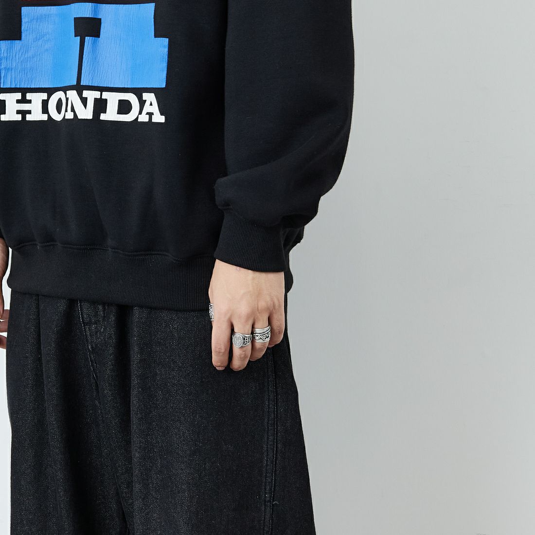 HONDA × JEANSFACTORY [ホンダ × ジーンズファクトリー] レーシングスウェット [JFC-254-089] BLACK &&モデル身長：179cm 着用サイズ：L&&