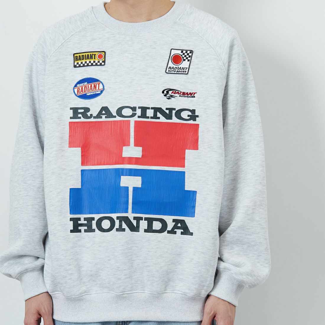HONDA × JEANSFACTORY [ホンダ × ジーンズファクトリー] レーシングスウェット [JFC-254-089] GREY &&モデル身長：168cm 着用サイズ：M&&
