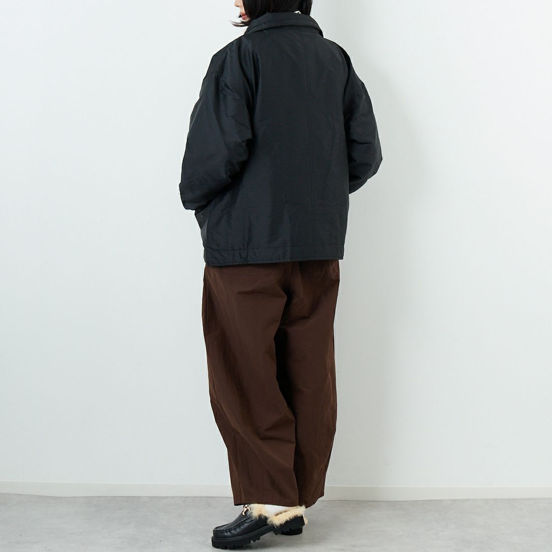 soil [ソイル] パデッドポリエステル ハイカラージャケット [NSL25521] 9900 BLACK &&モデル身長：162cm 着用サイズ：1&&