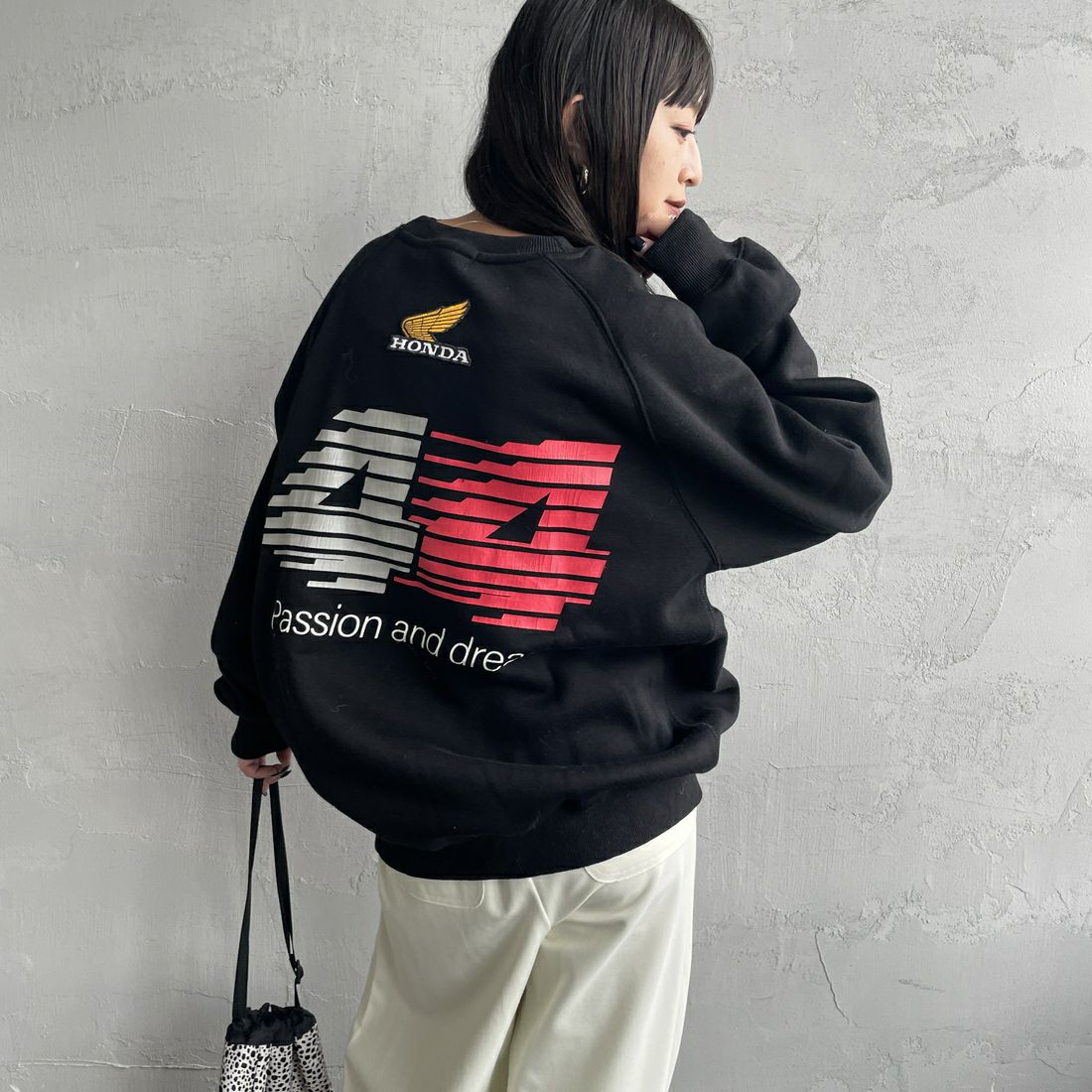 HONDA × JEANSFACTORY [ホンダ × ジーンズファクトリー] レーシングスウェット [JFC-254-089] BLACK &&モデル身長：150cm 着用サイズ：S&&