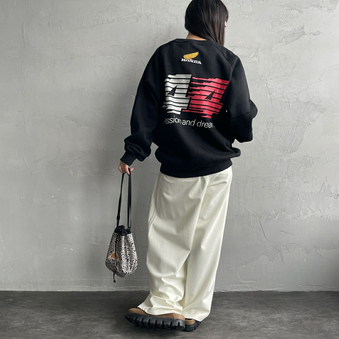 HONDA × JEANSFACTORY [ホンダ × ジーンズファクトリー] レーシングスウェット [JFC-254-089] BLACK &&モデル身長：150cm 着用サイズ：S&&