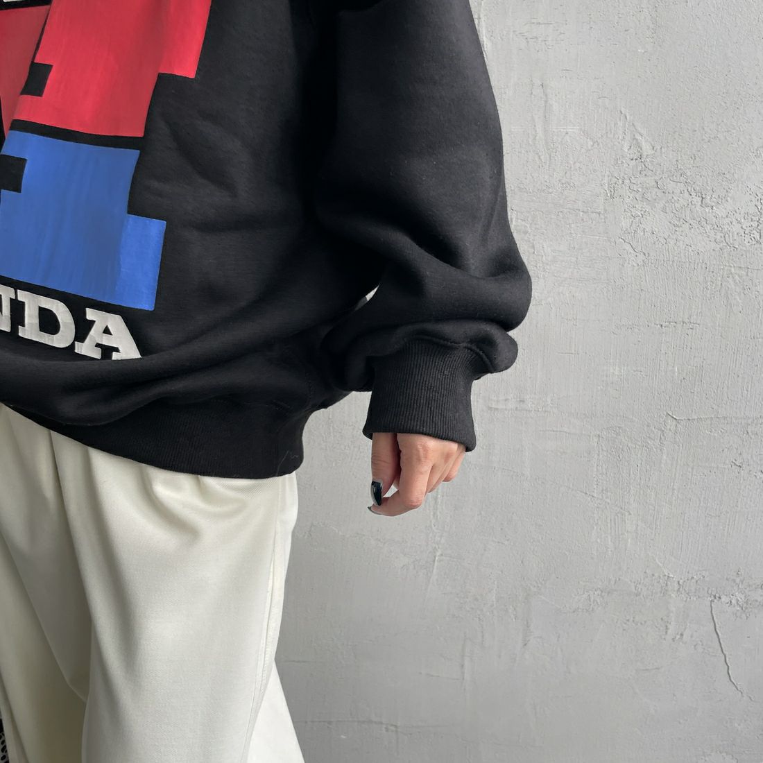 HONDA × JEANSFACTORY [ホンダ × ジーンズファクトリー] レーシングスウェット [JFC-254-089] BLACK &&モデル身長：150cm 着用サイズ：S&&