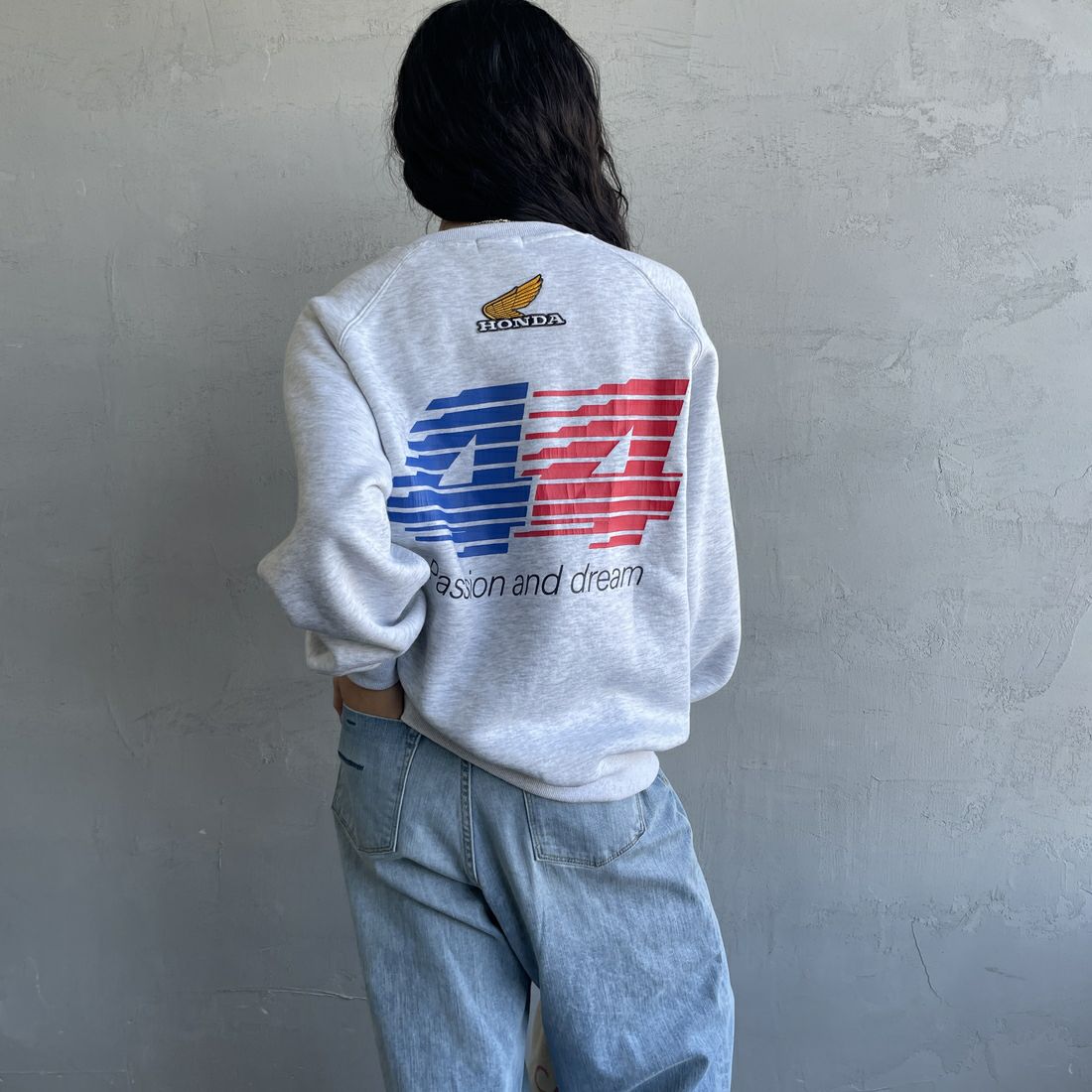HONDA × JEANSFACTORY [ホンダ × ジーンズファクトリー] レーシングスウェット [JFC-254-089] GREY &&モデル身長：162cm 着用サイズ：S&&