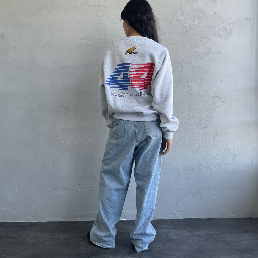 HONDA × JEANSFACTORY [ホンダ × ジーンズファクトリー] レーシングスウェット [JFC-254-089] GREY &&モデル身長：162cm 着用サイズ：S&&