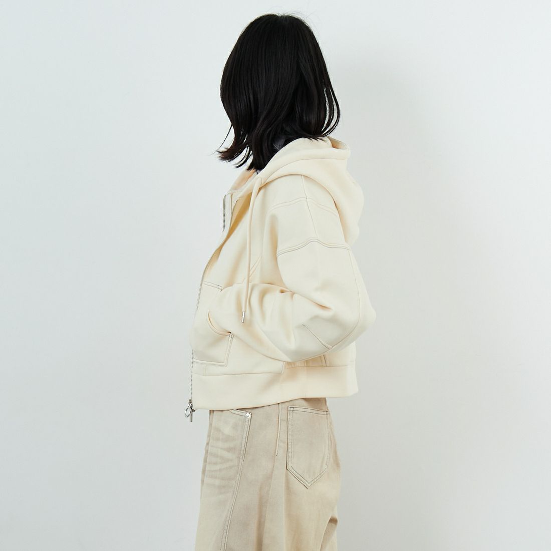 MAISON SPECIAL [メゾンスペシャル] ダンボールフーディ [21252415705] O.WHT &&モデル身長：162cm 着用サイズ：F&&