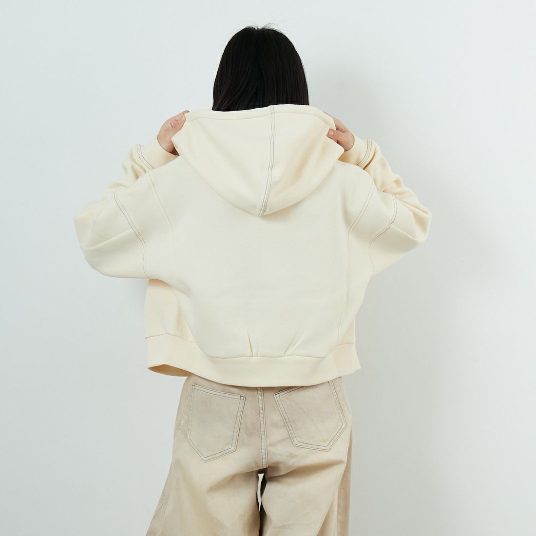 MAISON SPECIAL [メゾンスペシャル] ダンボールフーディ [21252415705] O.WHT &&モデル身長：162cm 着用サイズ：F&&