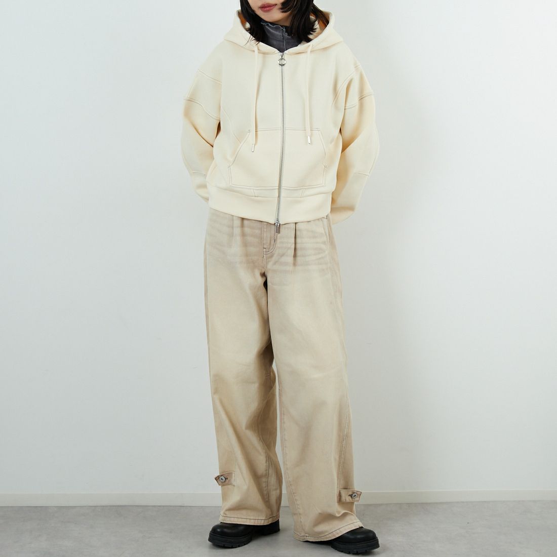 MAISON SPECIAL [メゾンスペシャル] ダンボールフーディ [21252415705] O.WHT &&モデル身長：162cm 着用サイズ：F&&