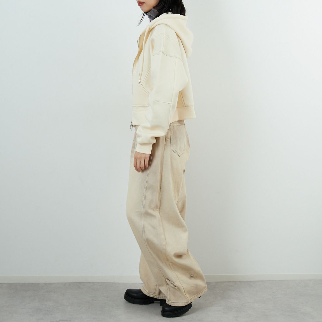 MAISON SPECIAL [メゾンスペシャル] ダンボールフーディ [21252415705] O.WHT &&モデル身長：162cm 着用サイズ：F&&