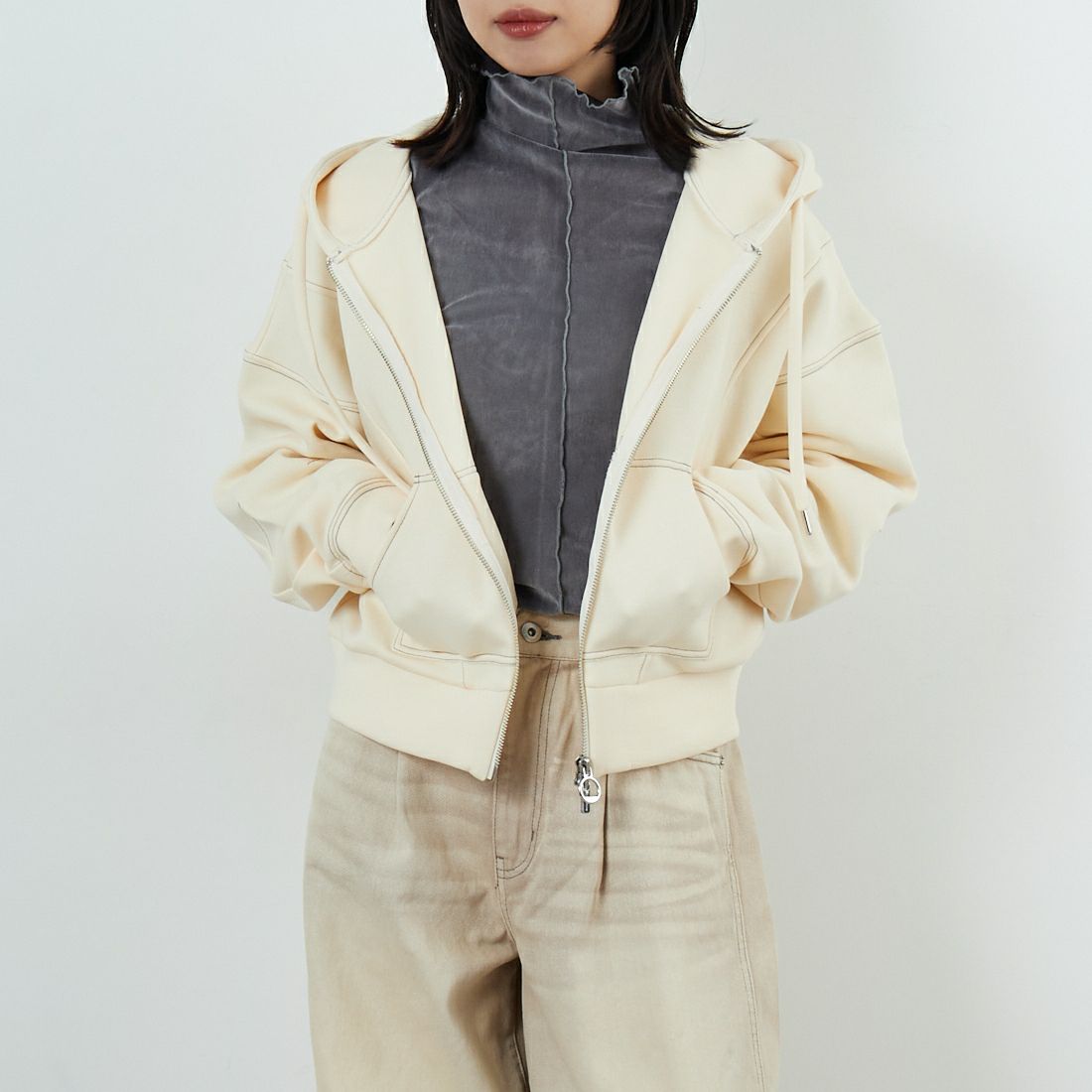 MAISON SPECIAL [メゾンスペシャル] ダンボールフーディ [21252415705] O.WHT &&モデル身長：162cm 着用サイズ：F&&