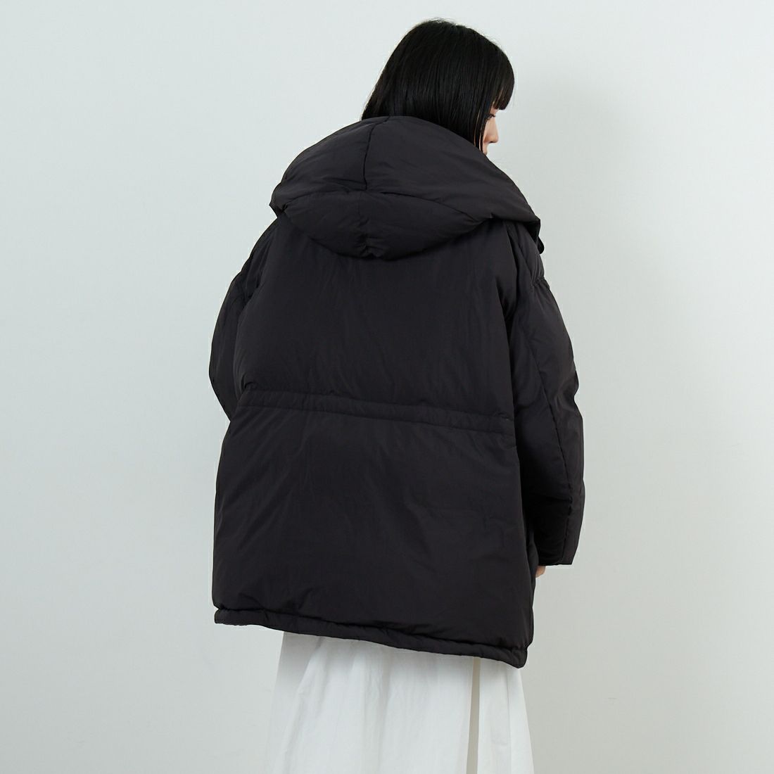 MAISON SPECIAL [メゾンスペシャル] フーディマフラーミドルダウンコート [21252216002] BLK &&モデル身長：162cm 着用サイズ：F&&