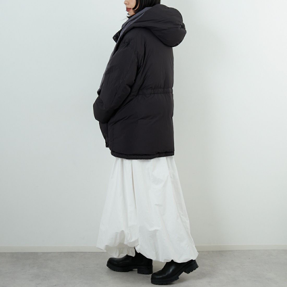 MAISON SPECIAL [メゾンスペシャル] フーディマフラーミドルダウンコート [21252216002] BLK &&モデル身長：162cm 着用サイズ：F&&