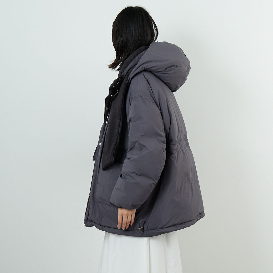 MAISON SPECIAL [メゾンスペシャル] フーディマフラーミドルダウンコート [21252216002] BLK &&モデル身長：162cm 着用サイズ：F&&