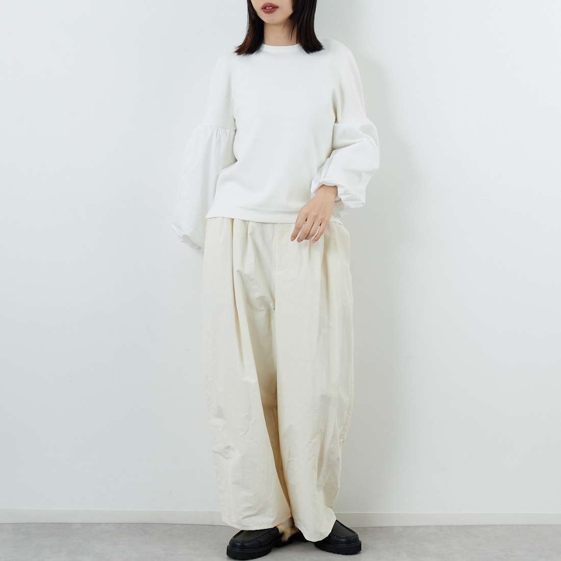 TORRAZZO DONNA [トラッゾドンナ] ボリュームスリーブニットトップス [6263-513] 05 WHITE &&モデル身長：162cm 着用サイズ：F&&