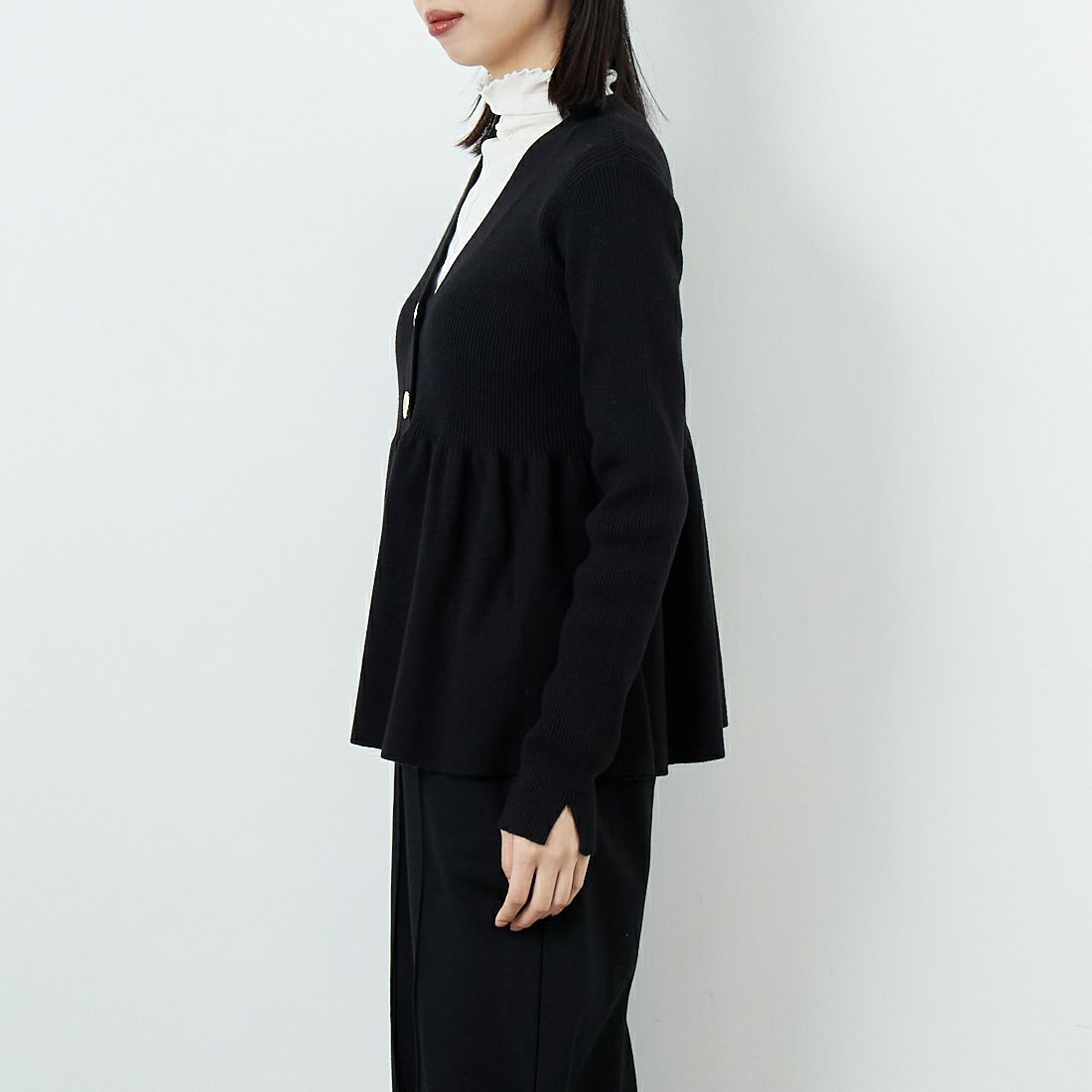 TORRAZZO DONNA [トラッゾドンナ] リブニットフレアカーディガン [6263-506] 19 BLACK &&モデル身長：162cm 着用サイズ：F&&