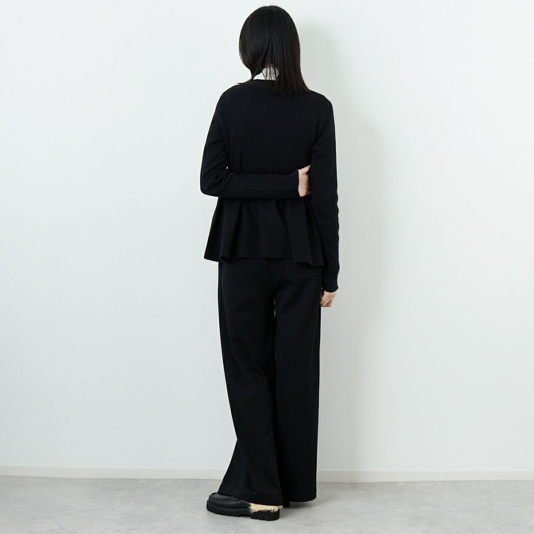 TORRAZZO DONNA [トラッゾドンナ] リブニットフレアカーディガン [6263-506] 19 BLACK &&モデル身長：162cm 着用サイズ：F&&