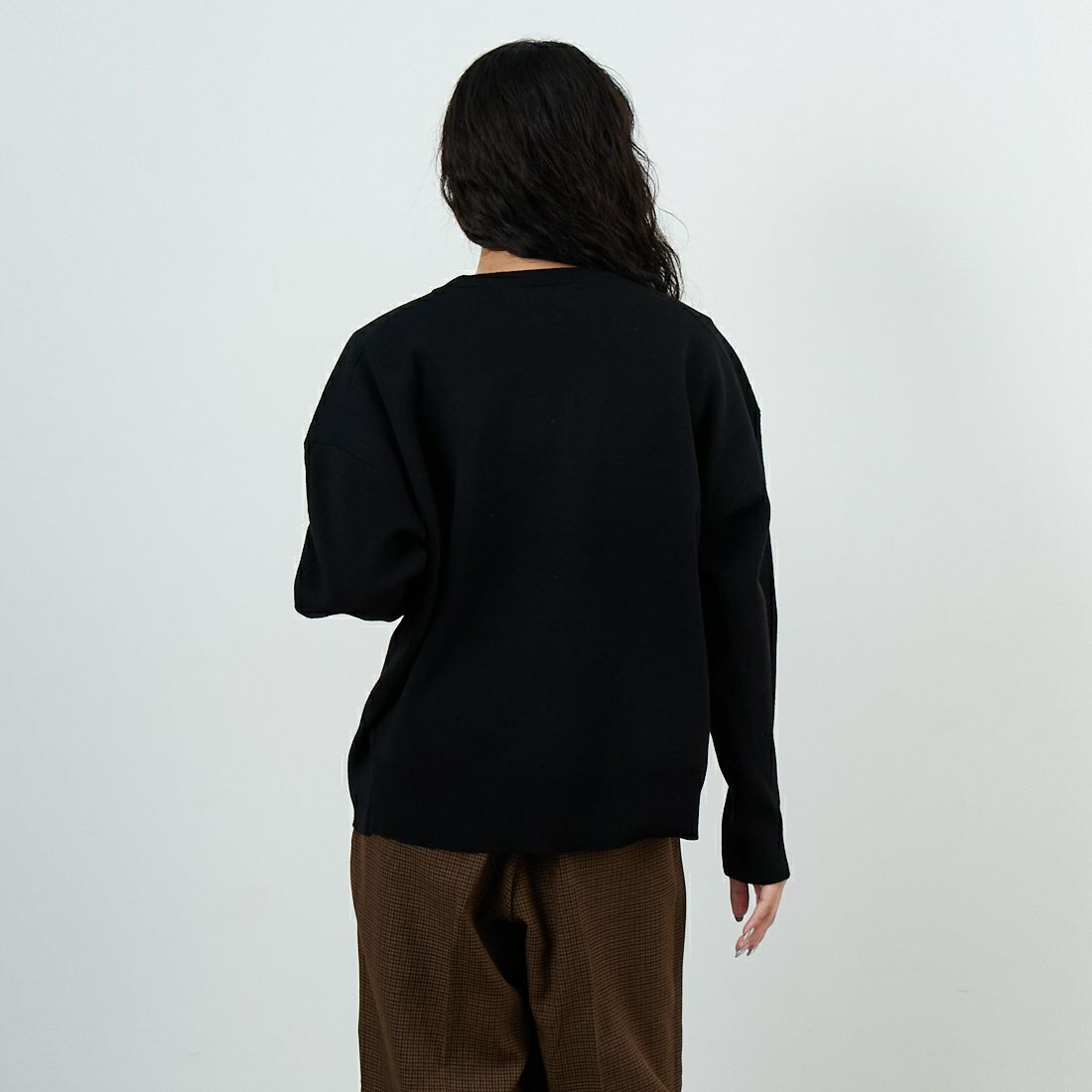 DIGNITE COLLIER [ディニテコリエ] フェルトロゴニットプルオーバー [80256324] 004 ﾌﾞﾗｯｸ &&モデル身長：162cm 着用サイズ：F&&