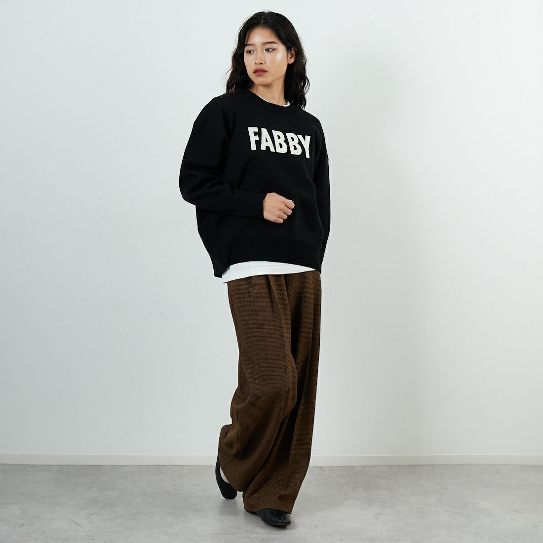 DIGNITE COLLIER [ディニテコリエ] フェルトロゴニットプルオーバー [80256324] 004 ﾌﾞﾗｯｸ &&モデル身長：162cm 着用サイズ：F&&