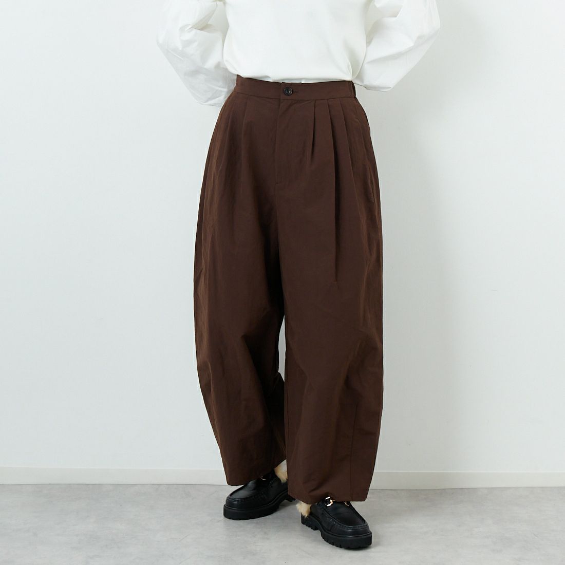 70 BROWN&&モデル身長：162cm 着用サイズ：36&&