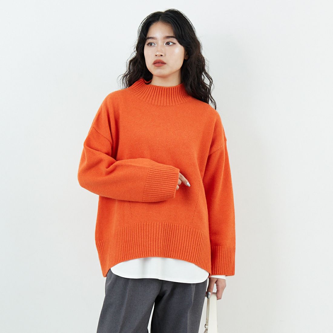 USINE [ユジーヌ] バックネックスリットニット [11256835] ORANGE &&モデル身長：162cm 着用サイズ：F&&