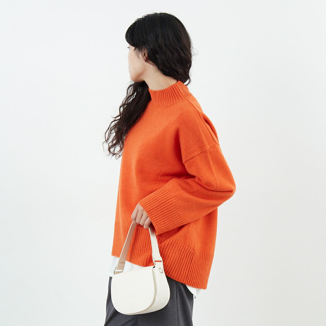 USINE [ユジーヌ] バックネックスリットニット [11256835] ORANGE &&モデル身長：162cm 着用サイズ：F&&