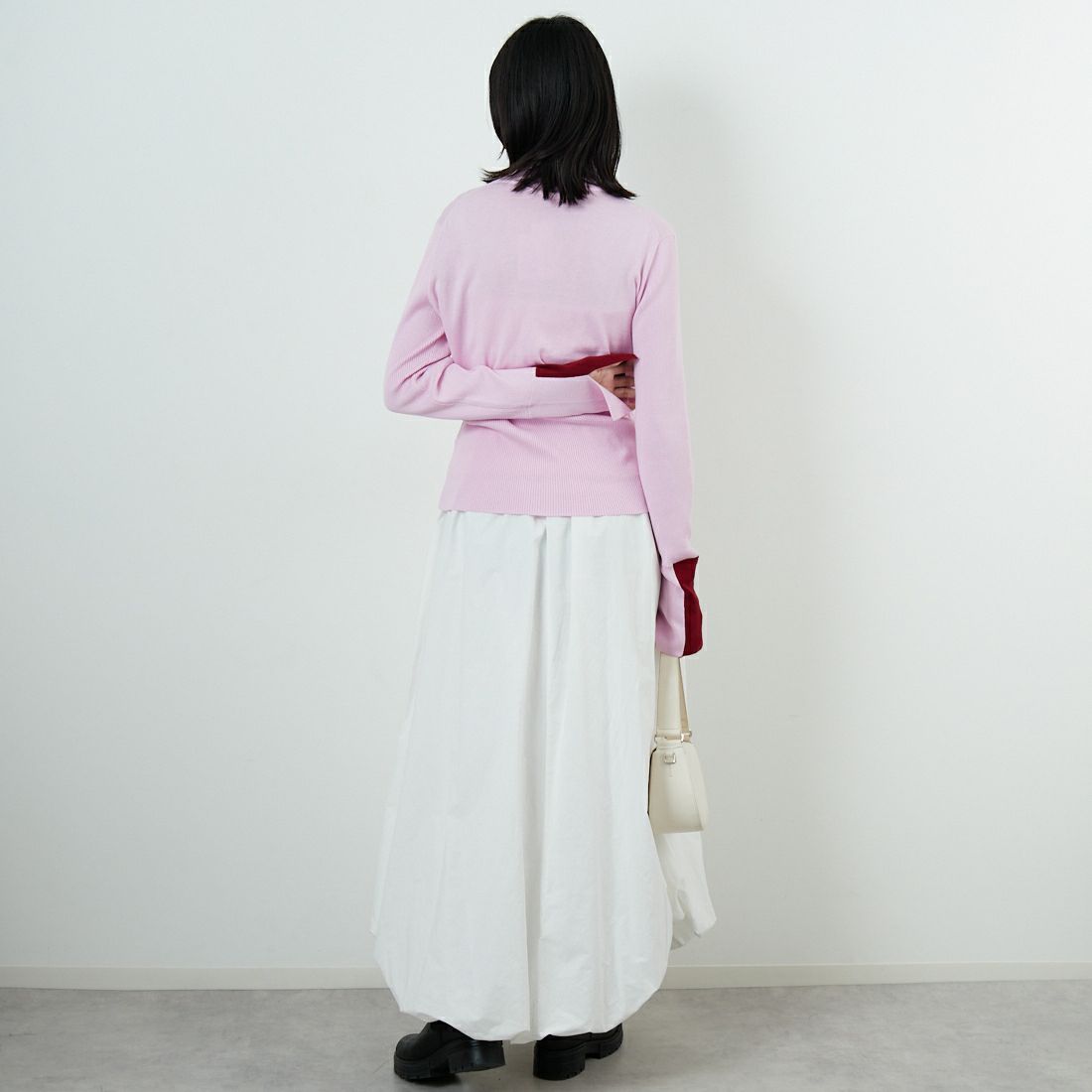 WHYTO. [ホワイト] カラーブロックニット [WHT25FKN4039] LTPINK &&モデル身長：162cm 着用サイズ：F&&