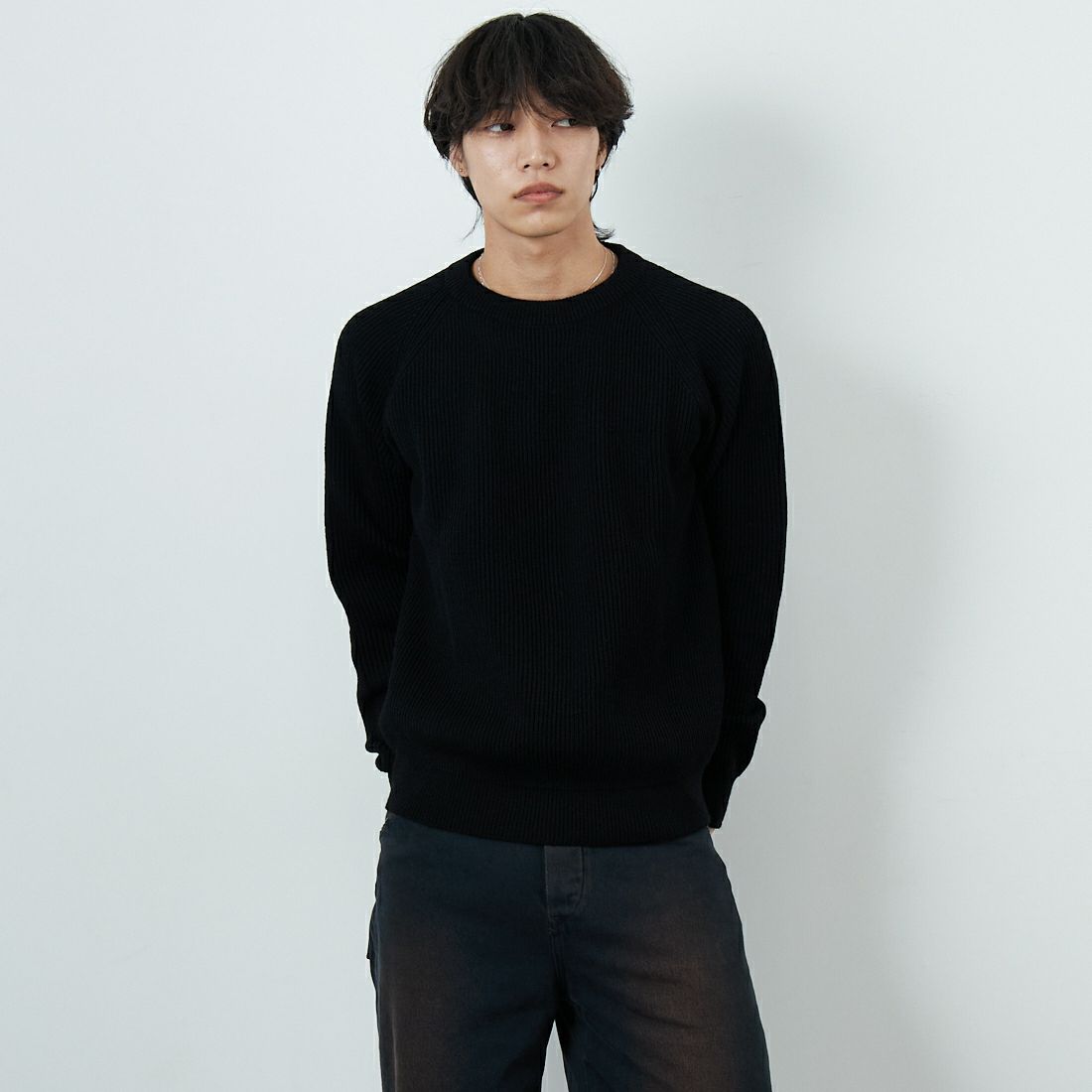 Vincent et Mireille [ヴァンソン エ ミレイユ] ウールリブクラシッククルーネックニット [VM252WA13070] 09 BLACK &&モデル身長：179cm 着用サイズ：M&&